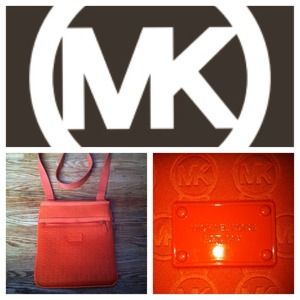 🚫SOLD🚫 👜 Michael Kors Over the Shoulder Bag 👜