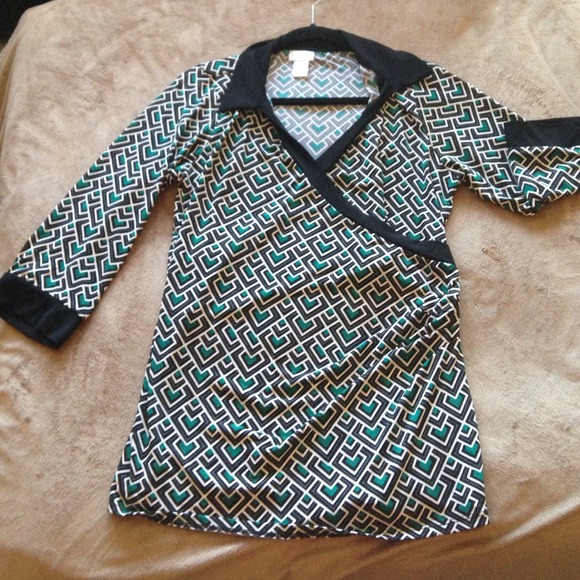 Motherhood maternity Large top w rouching on side.