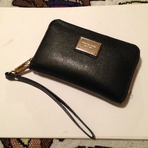 Michael Kors iPhone clutch wallet