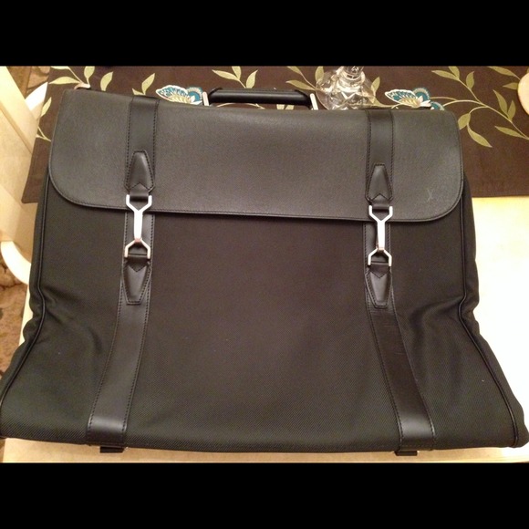 LOUIS VUITTON GARMENT BAG. AUTHENTIC