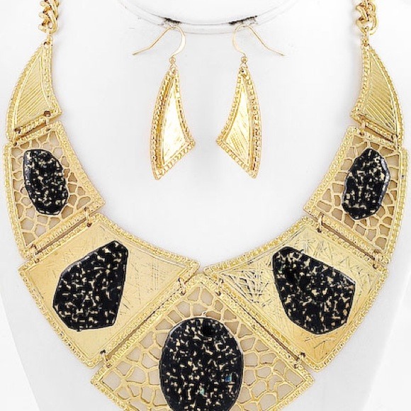 Gold and black necklace set