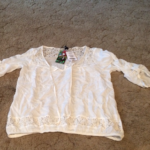 White Lacey top!👚❌No Trades❌ No Paypal⛔️