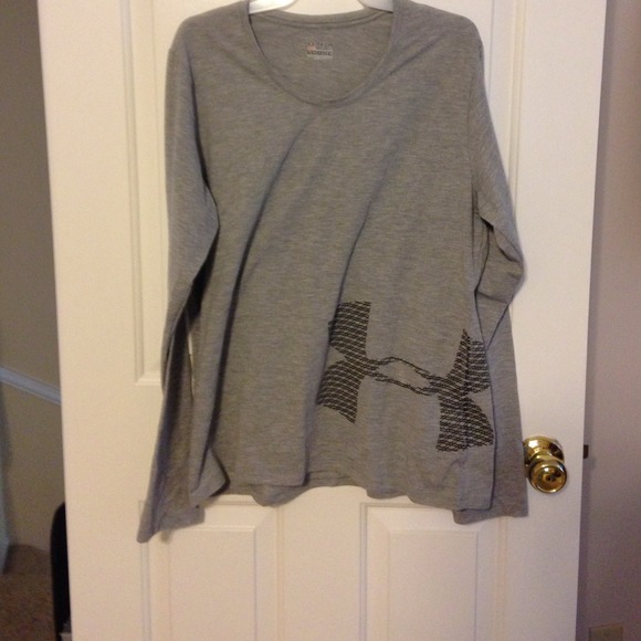 🚨🚨SOLD🚨🚨Long sleeve under amour t shirt