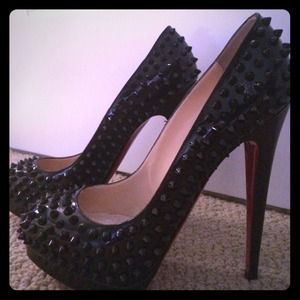 Christian Louboutin size 39 1/2 pumps