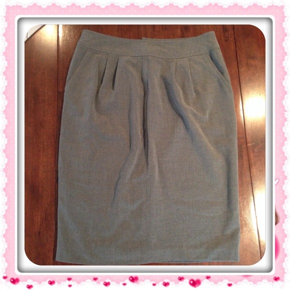 Gray High-Waisted Pencil Skirt