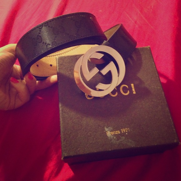 Black Gucci belt w/ silver buckle. Box included