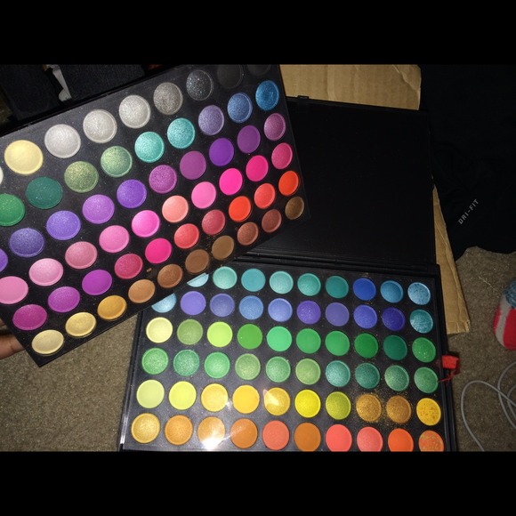 120 Eye Shadow Kit Palette !