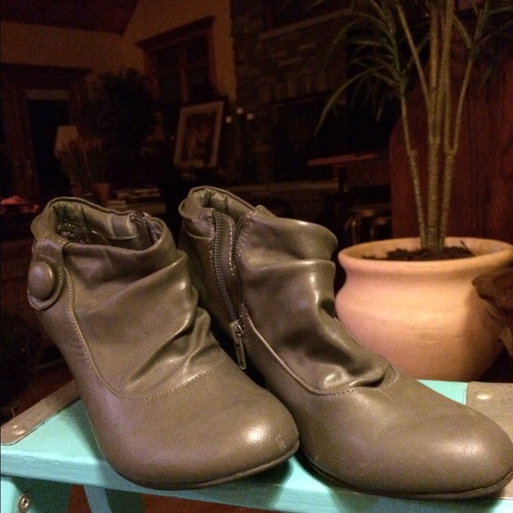 SOLD Apostrophe grey booties SOLD IN BUNDLE.