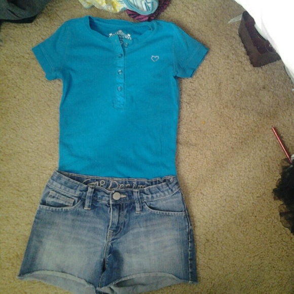A little girls outfit