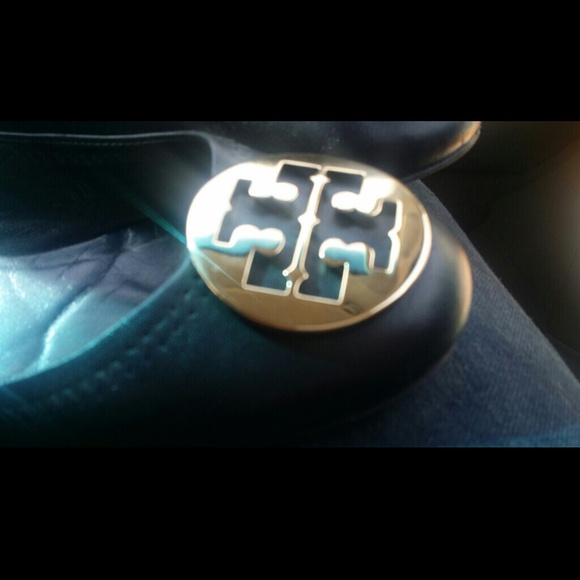 sold!!!Authentic tory burch flats gold hardware