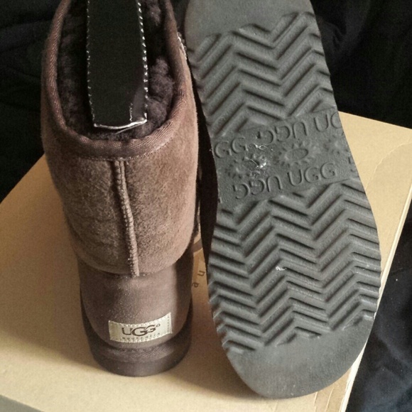 Chocolate short uggs - Picture 2 of 4