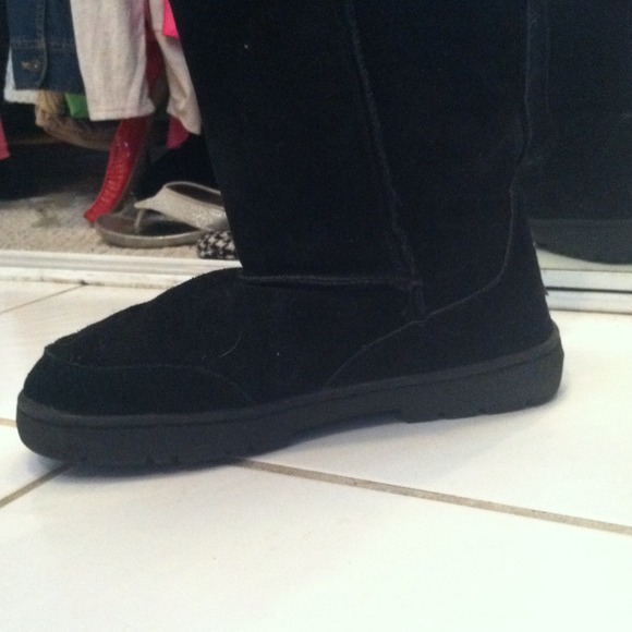 Black Realm Boots