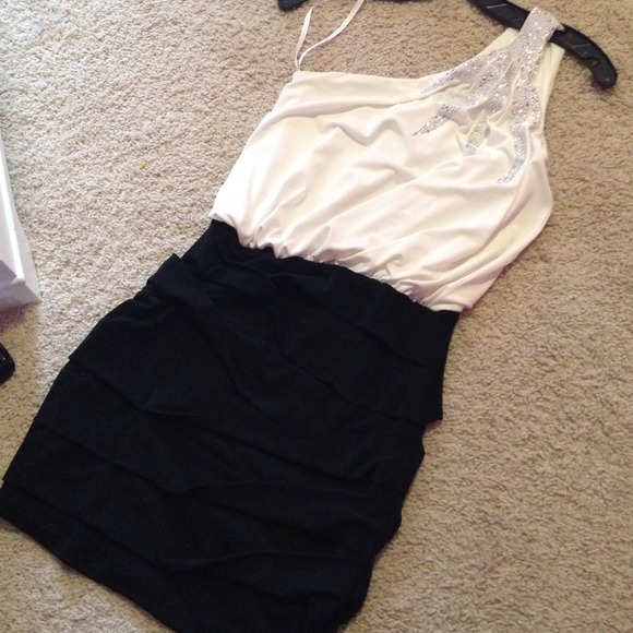 Homecoming dress - Picture 3 of 3