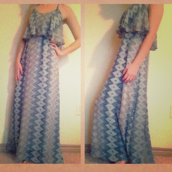Dresses & Skirts - 💋HOST PICK💋 Blue chevron maxi