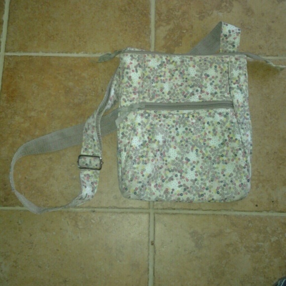 THIRTY ONE brand cross body messenger