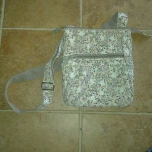 THIRTY ONE brand cross body messenger