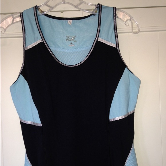 Tail tennis top