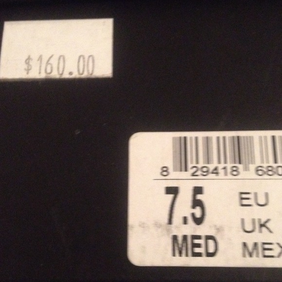 Shoe - Picture 4 of 4