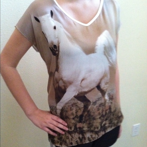 Saks Fifth 5/48 white horse shirt - Picture 2 of 3