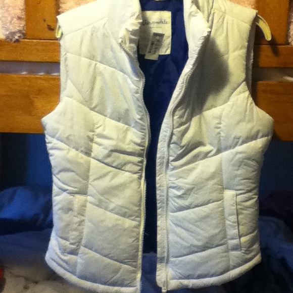 Aeropostale Outerwear - White puffy vest