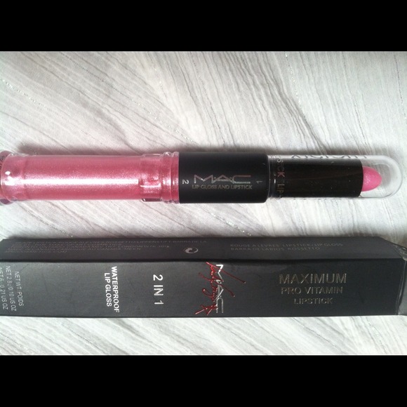❌Sold❌MAC Lady Gaga 2 in 1 waterproof lipgloss