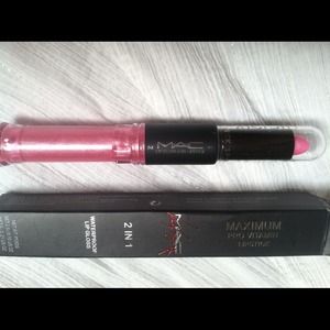 ❌Sold❌MAC Lady Gaga 2 in 1 waterproof lipgloss