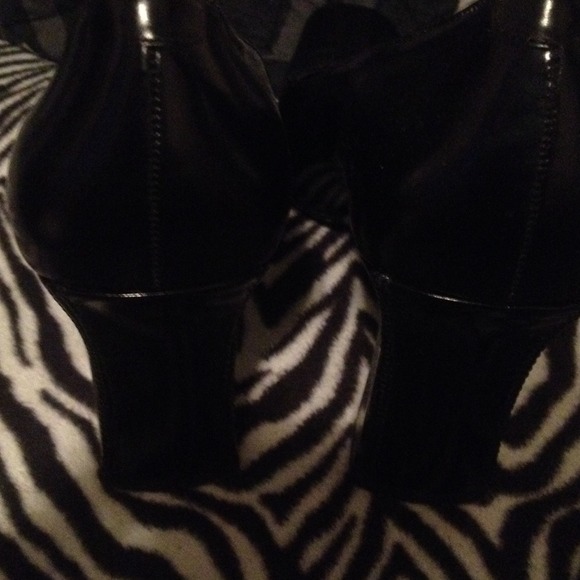 Shoe - Picture 2 of 4