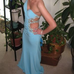 Beaitiful blue prom dress!