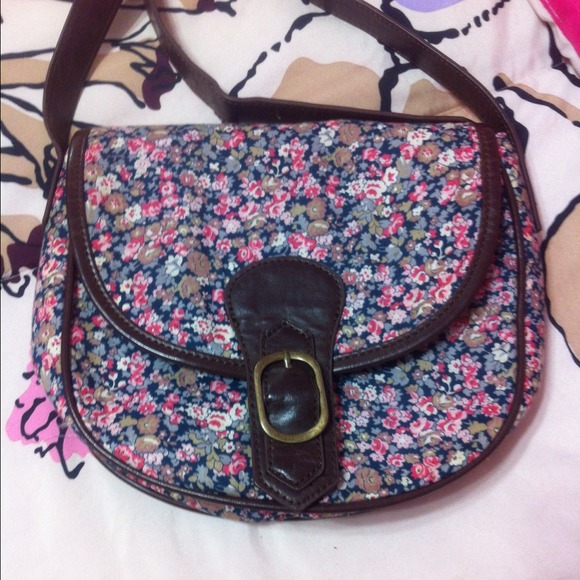 ⛔️Sold⛔️Floral crossbody🌸