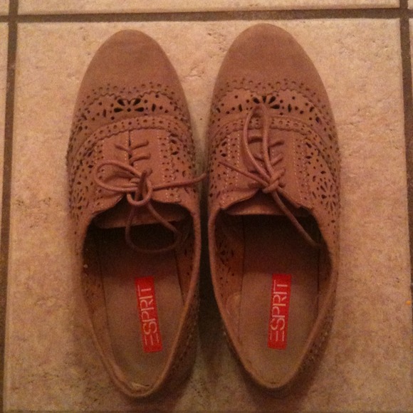 BRAND NEW cute,tan Spirit shoes! ((NEVER WORN))