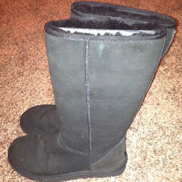 Authentic tall black uggs - Picture 2 of 4