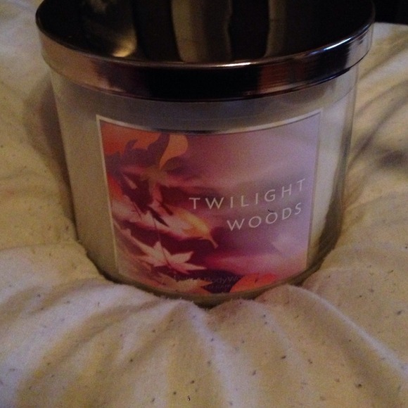 •sold• Brand new twilight wood candle