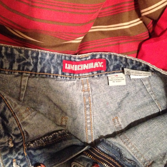 Shorts - Picture 2 of 3