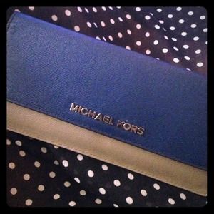 |HOST PICK| Michael Kors Wallet