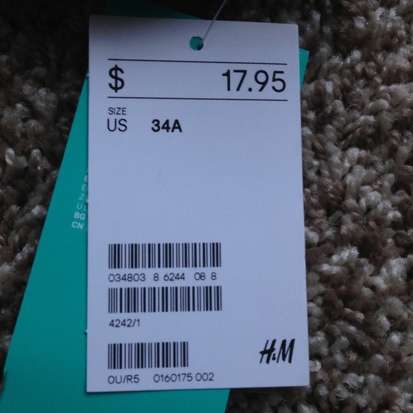 🚫SOLD🚫NWT H&M bikini top - Picture 2 of 3