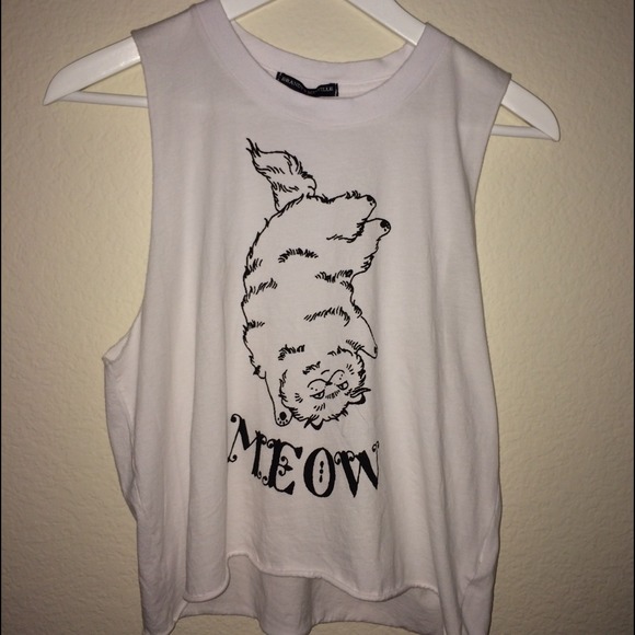 🌟TRADED🌟Brandy Melville meow muscle tee