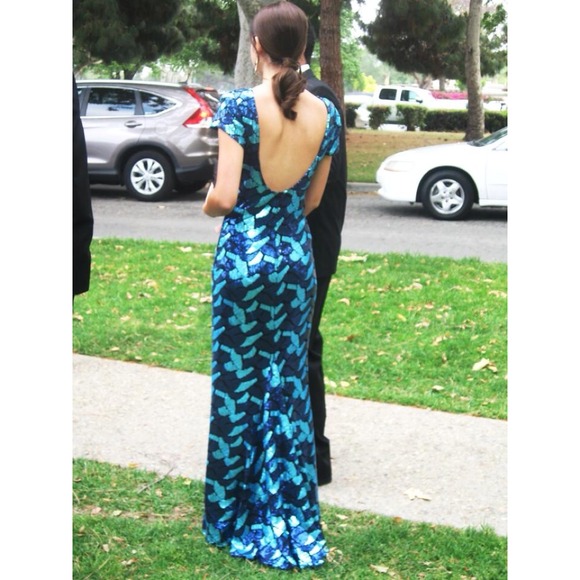 Beautifully sequined prom dress! 💕