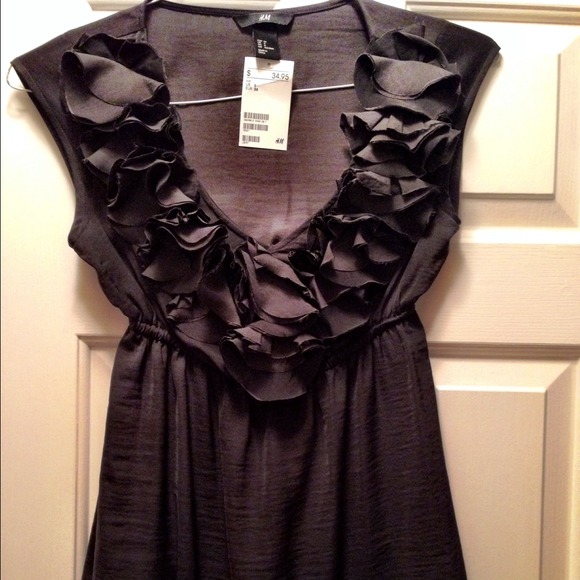 H&M black empire waist top. - Picture 1 of 4