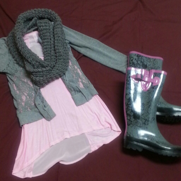 Bundle,boots,pink shirt ,scalf,sweater