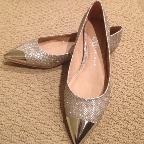 🚫bundled Rock and Republic silver sparkle flats - Picture 4 of 4