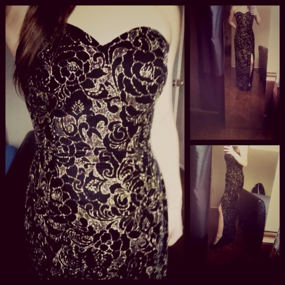 โ Bundled โ Formal Gown - Picture 2 of 4