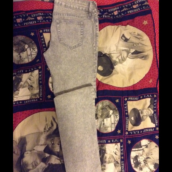 Gray Acid Wash Style Skinny Jeans