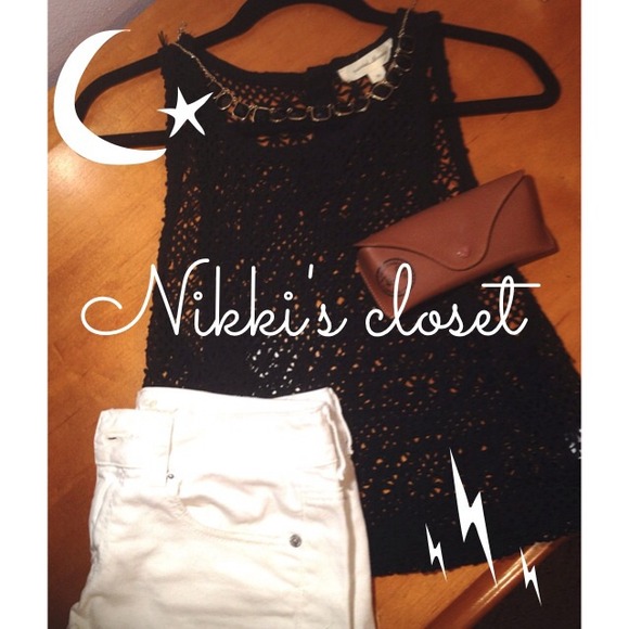 Black cropped tank