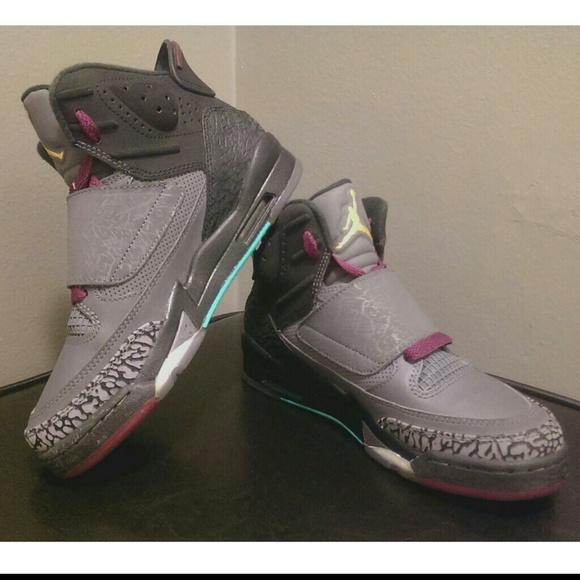 Size 4 in boys size 6 in womans Air Jordan's