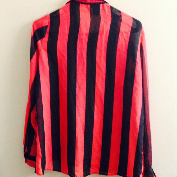 Red and black button down - Picture 4 of 4