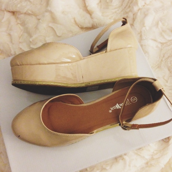 🍍ON SALE🍍taupe platforms