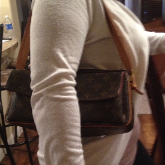 Sold Louis Vuitton Cite MM - Picture 3 of 4