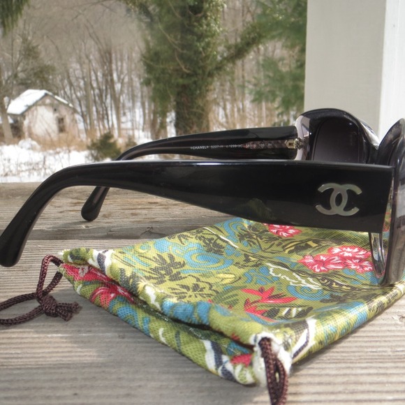 Marked down!! Chanel's runway collection - Picture 2 of 2