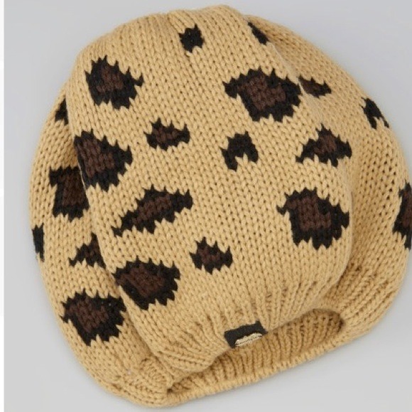 NWT Leopard Beret🖤