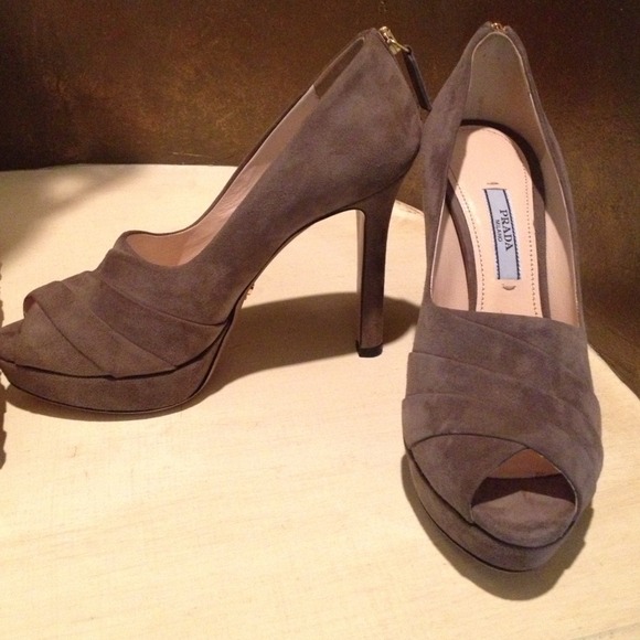 Authentic PRADA - Picture 2 of 3